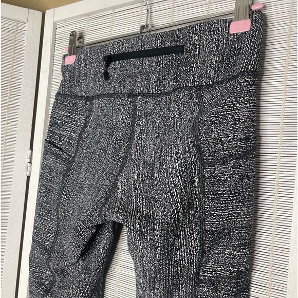 Lululemon Tight Stuff Tight II 25” Leggings Size 4 - Picture 6 of 8